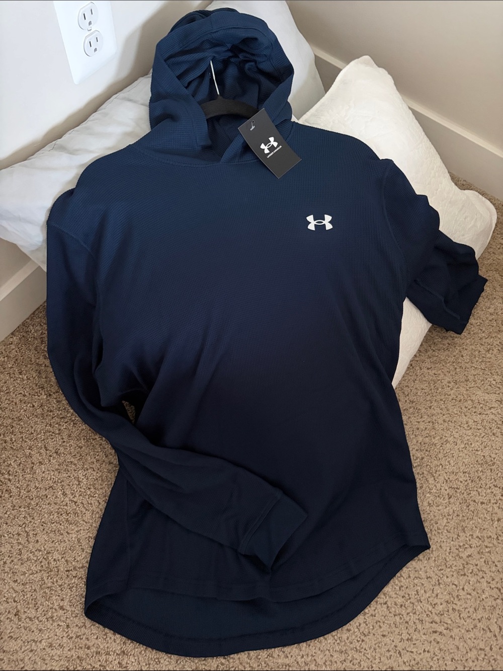 Under Armour Men's Dark Navy Lightweight Hooded thermal Long Sleeve XL
